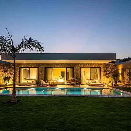 Viohouses 5- Luxury Private Korunakli Oezel Havuzlu Vila
