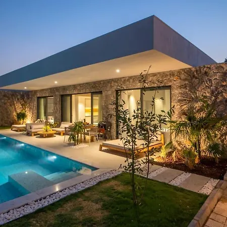 Viohouses 5- Luxury Private Korunakli Oezel Havuzlu Vila